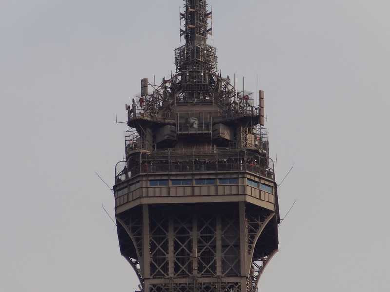 Pourquoi la tour Eiffel change-t-elle de taille ?